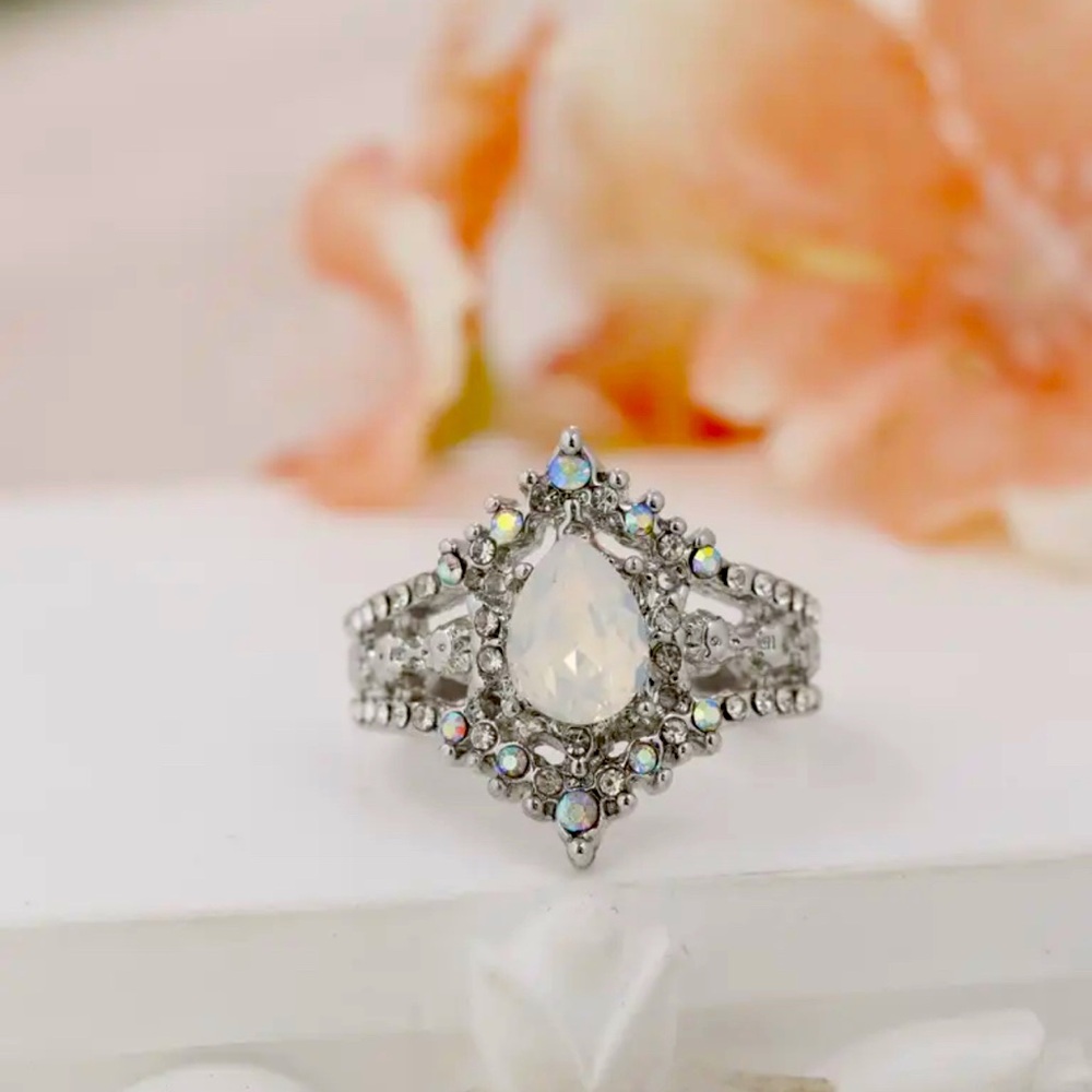 Sparkling Silver Moonstone Ring with cubic zirconia accents size 6